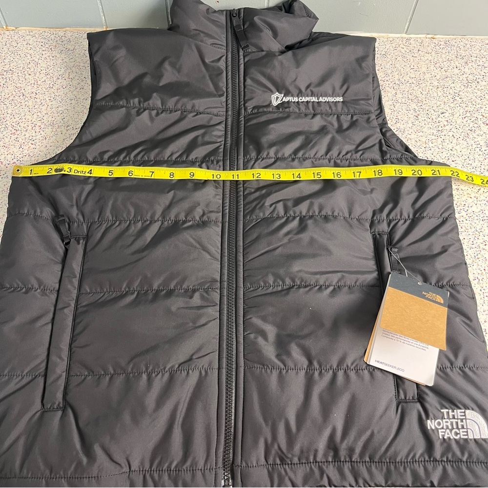 NWT The North Face Everyday Insulated Vest Black Puffer Branded Men’s Size M - Picture 7 of 8